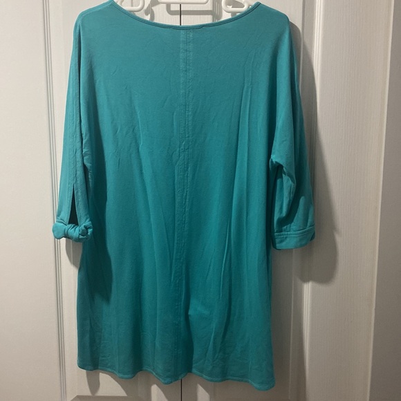 Great top to where with leggings or white pants, pockets, sleeves tie at cuff - Picture 5 of 5